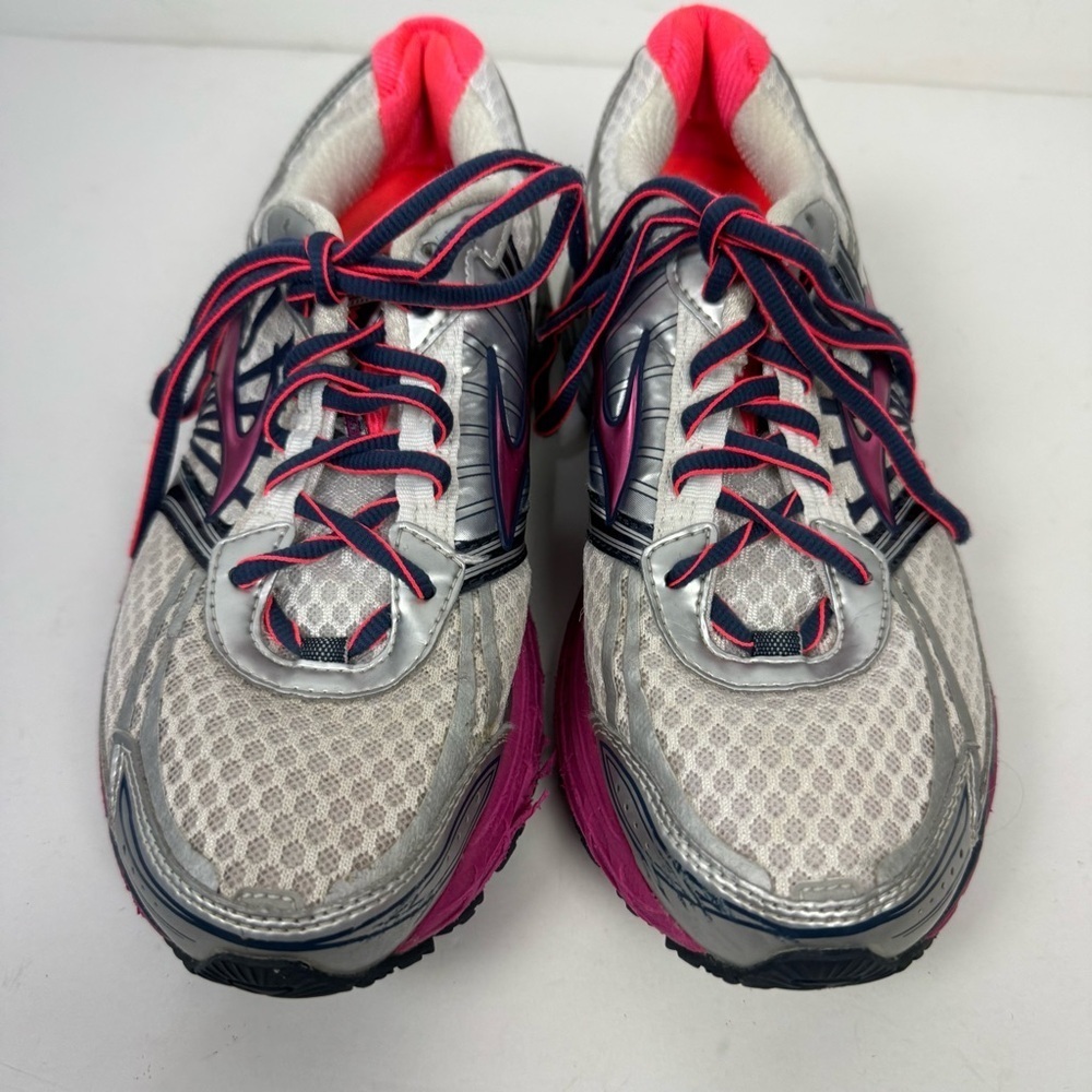 Brooks GTS 14 white & pink running shoes athletic workout - Picture 3 of 9